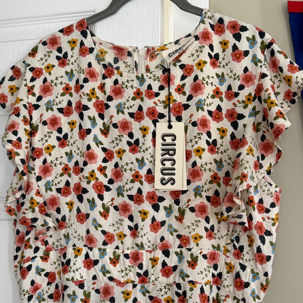 Circus floral dress size XL fits like L